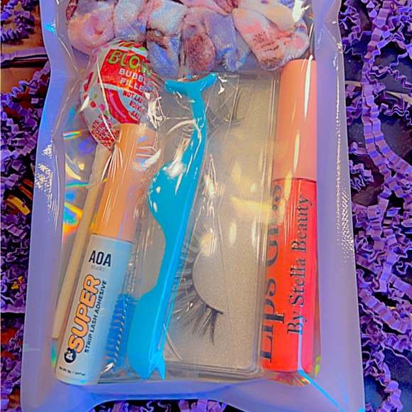 Lip gloss bundle| lashes bundle/ lash glue | cosmetic gift set| - Picture 4 of 5